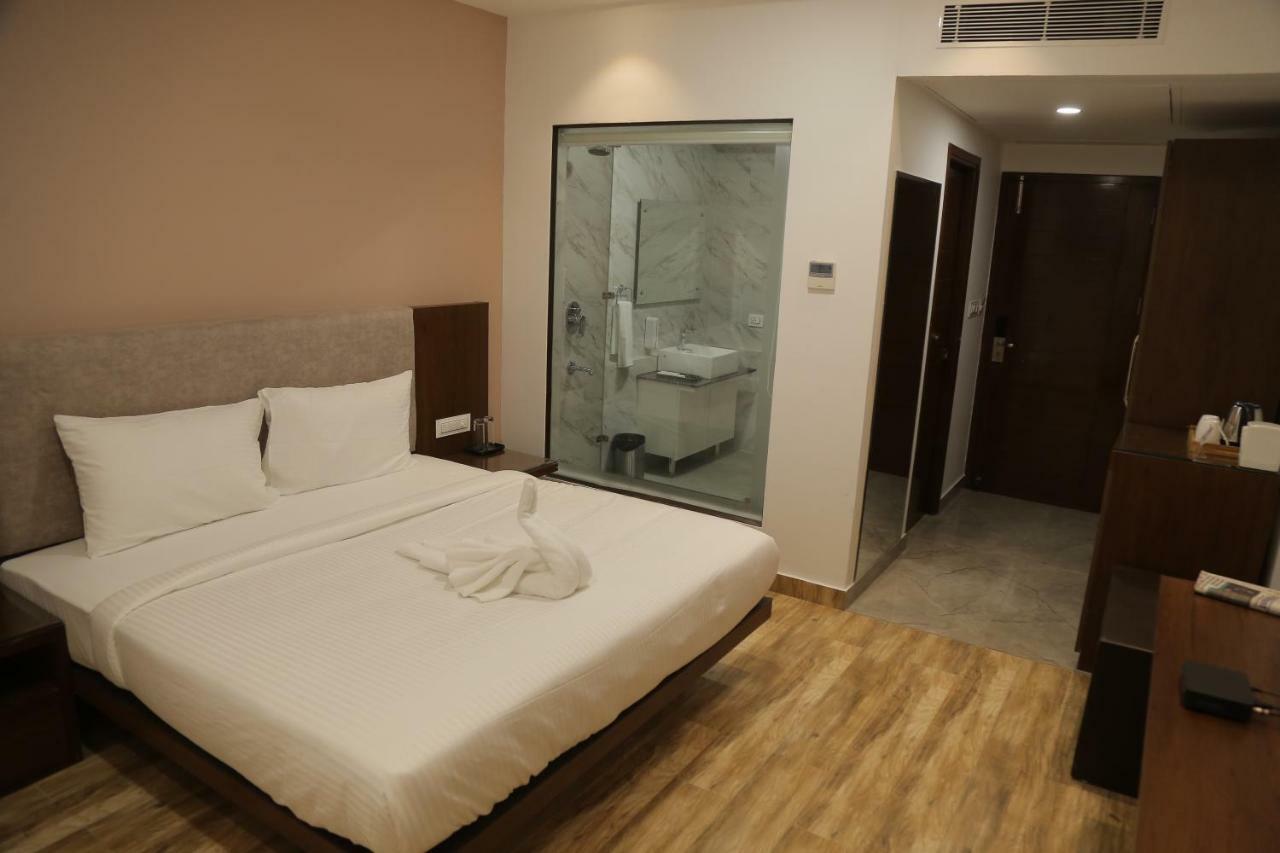 Hotel Ak Suites Patiala Ngoại thất bức ảnh