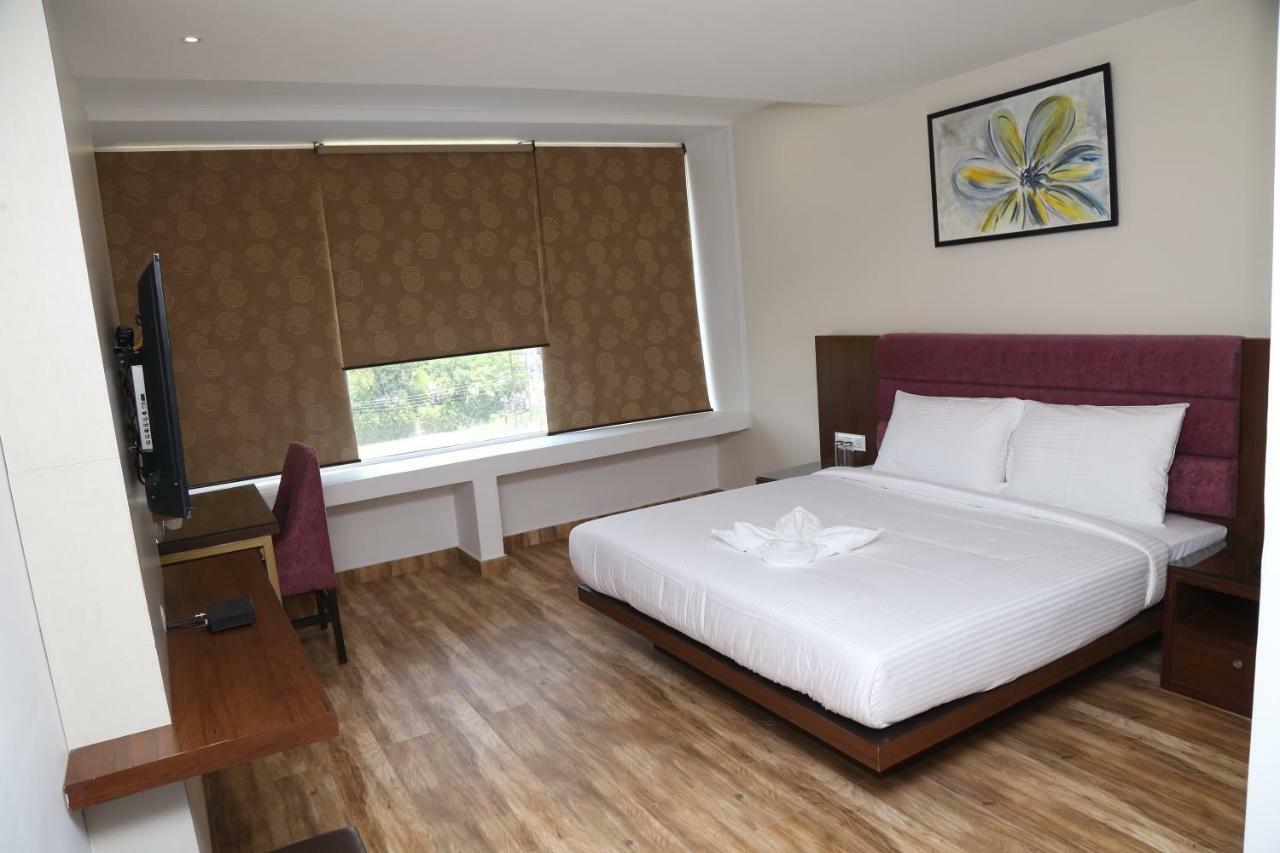 Hotel Ak Suites Patiala Ngoại thất bức ảnh
